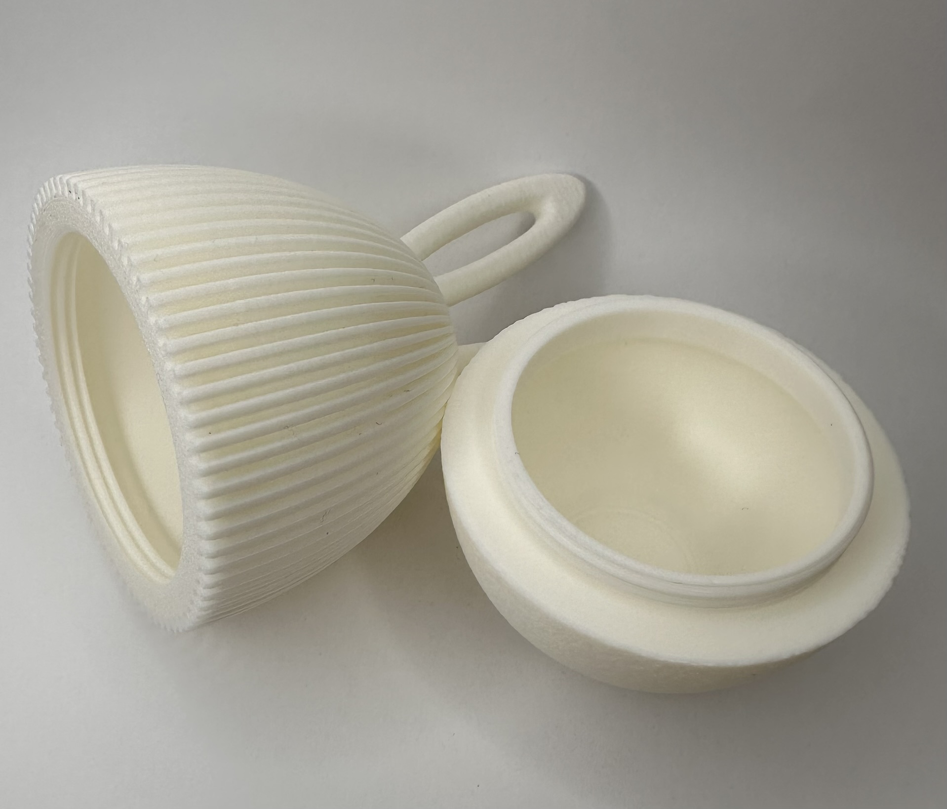 Húsvéti tojás kicsi (füllel, rejtett tárolóval)